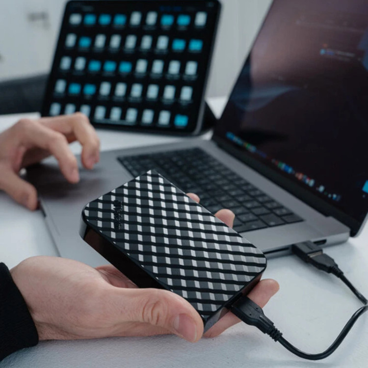 هارد اکسترنال ورباتیم مدل Store 'n' Go ظرفیت یک ترابایت دارای رابط USB Type-A 3.0